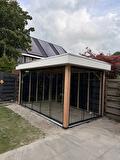 Overkapping met glazen deuren in Zuidhorn
